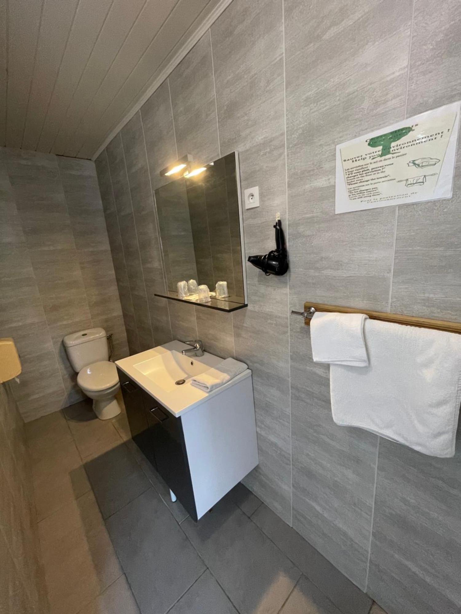 Hotel Auberge des Charmilles Sainte-Soulle Zimmer foto