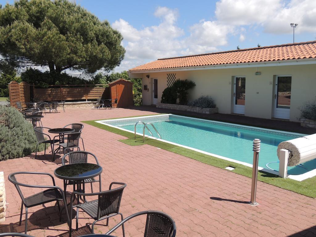 Hotel Auberge des Charmilles Sainte-Soulle Zimmer foto